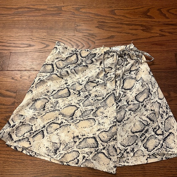 Emory park snake skin skirt - Picture 2 of 4